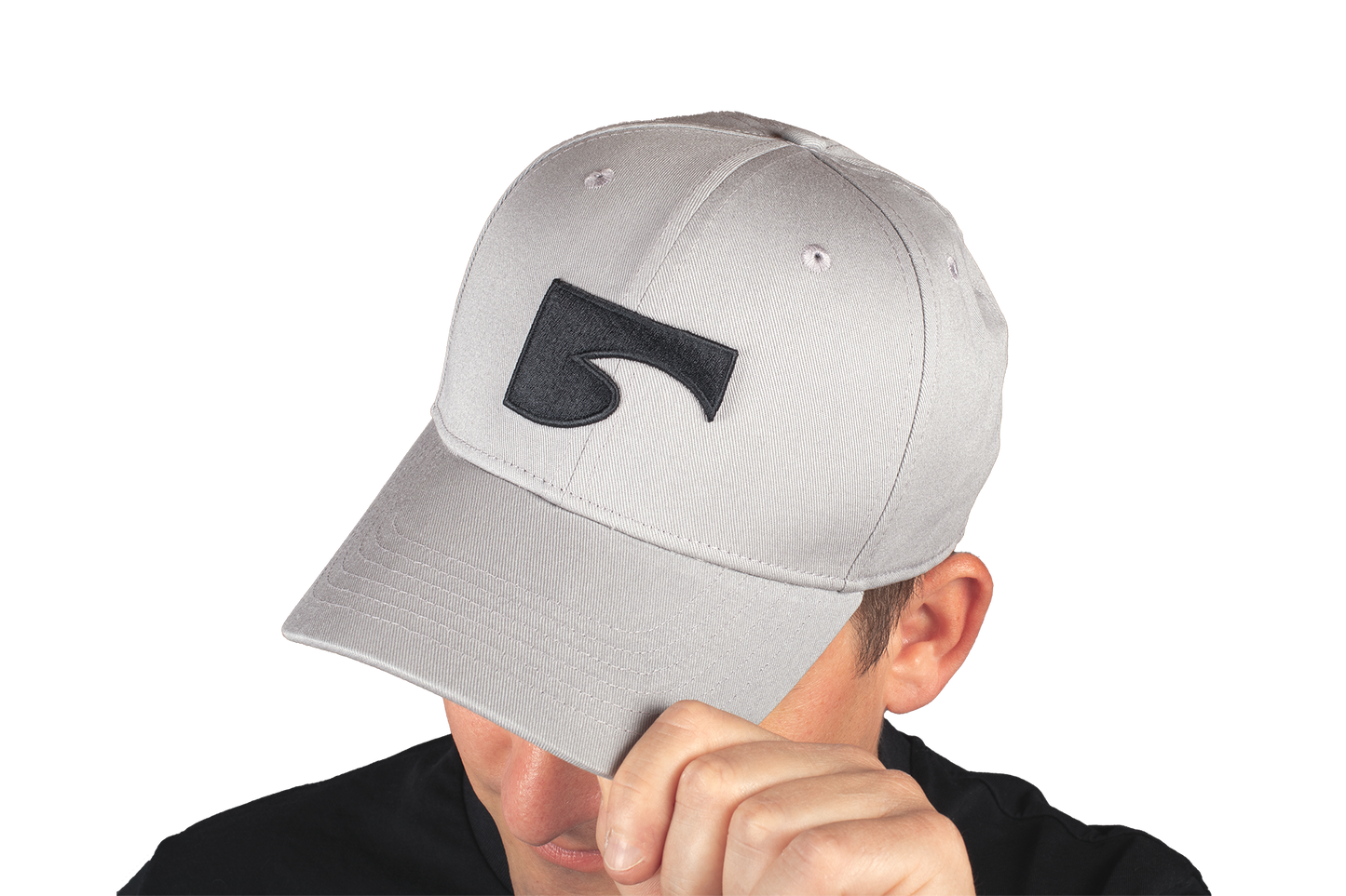 Das CURRNT Baseball-Cap ist zu 100% aus Baumwolle gefertigt und passt sich dank der verstellbaren Knopfleiste jeder Kopfform an. Dank der niedrigeren Crown sitzt das Cap optisch nicht so hoch und du bekommst dadurch einen besseren Tragekomfort als bei herkömmlichen Caps.